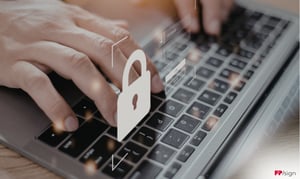 Laptop mit Schloss-Symbol für die Rechtssicherheit der qualifizierten elektronischen Signatur